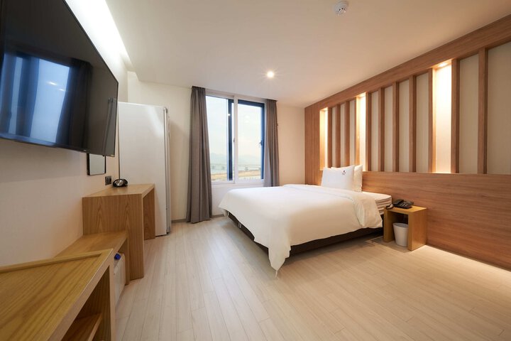Room 10 of 87