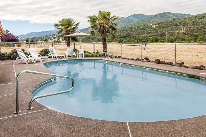 Pool 14 of 21