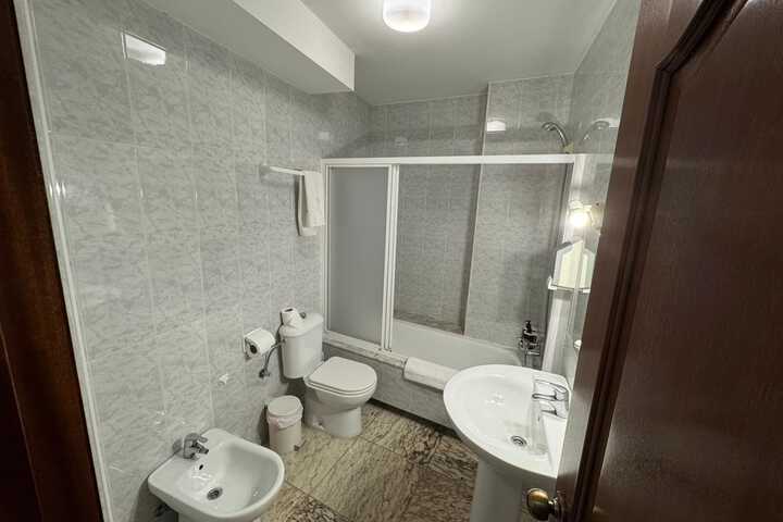Room 2 of 8