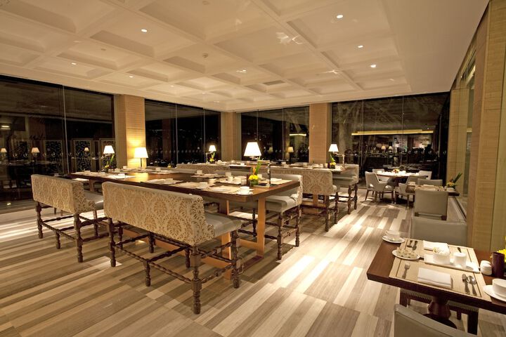 Dining 59 of 77