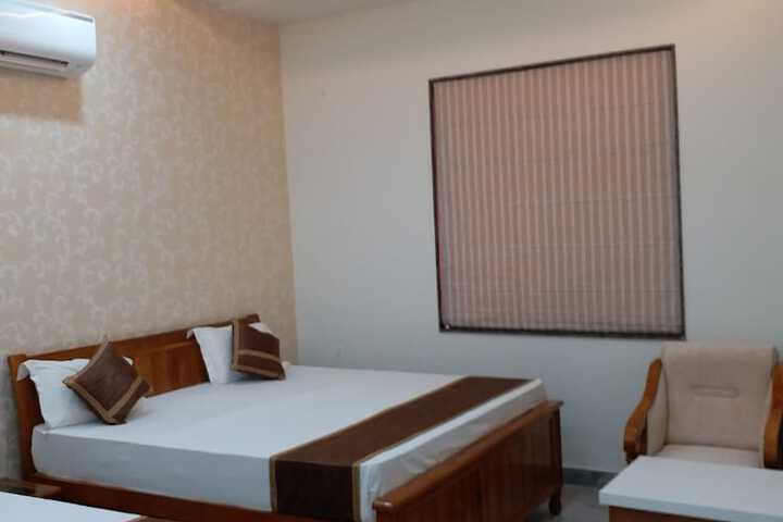 Room 7 of 60