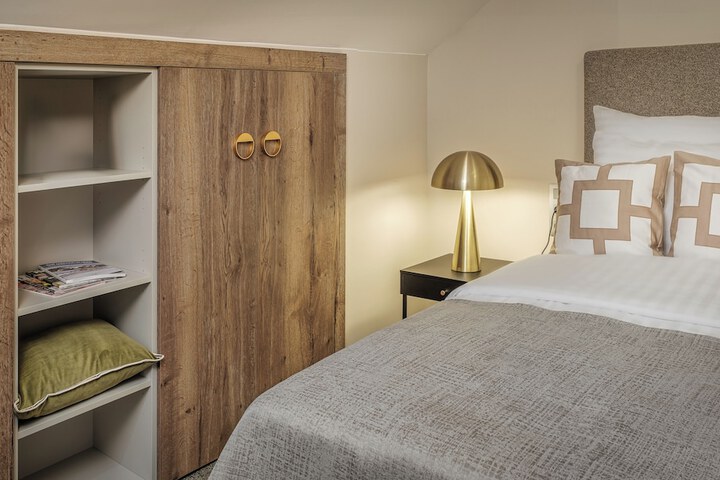 Room 18 of 25