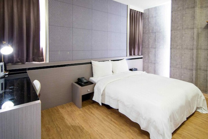 Room 32 of 55
