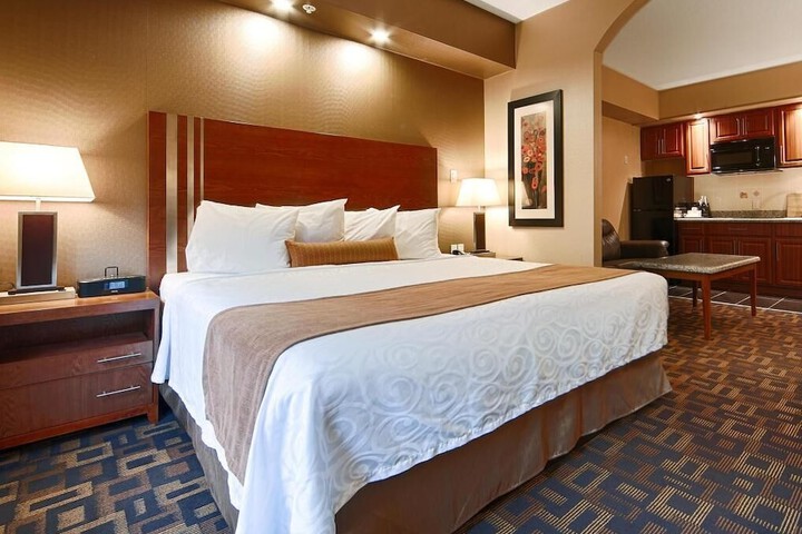 Room 4 of 9