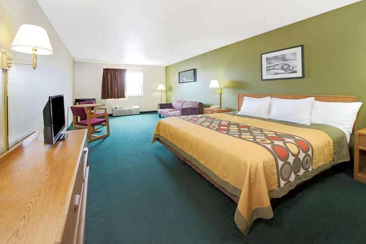 2 Queen Beds (7 of 11)