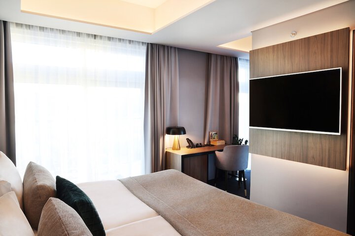 Room 21 of 97