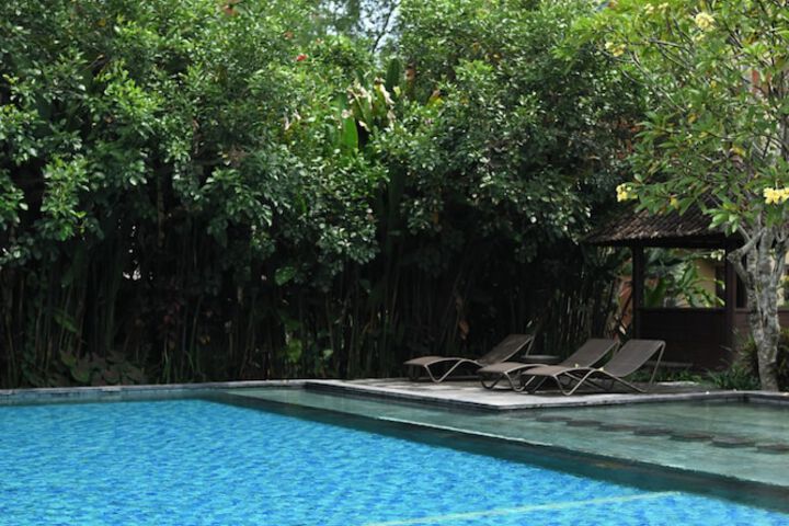 Hotel with Pool