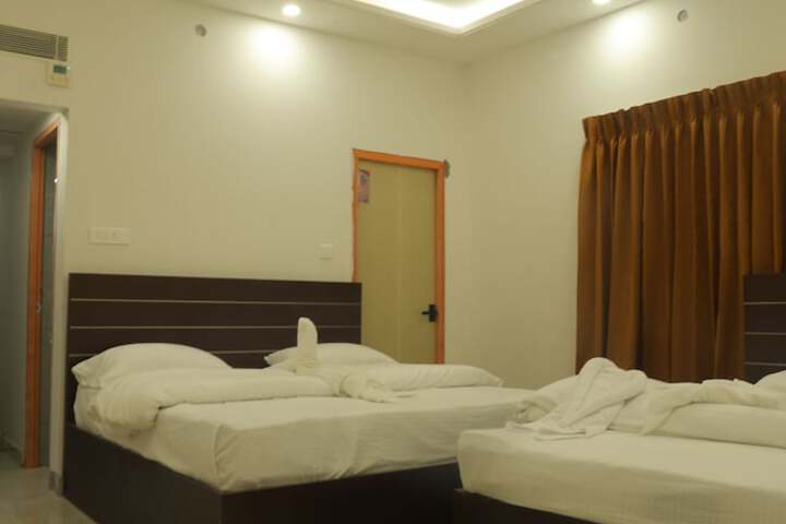 Room 6 of 12