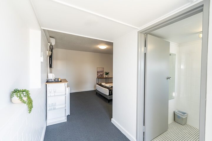 Room 8 of 27