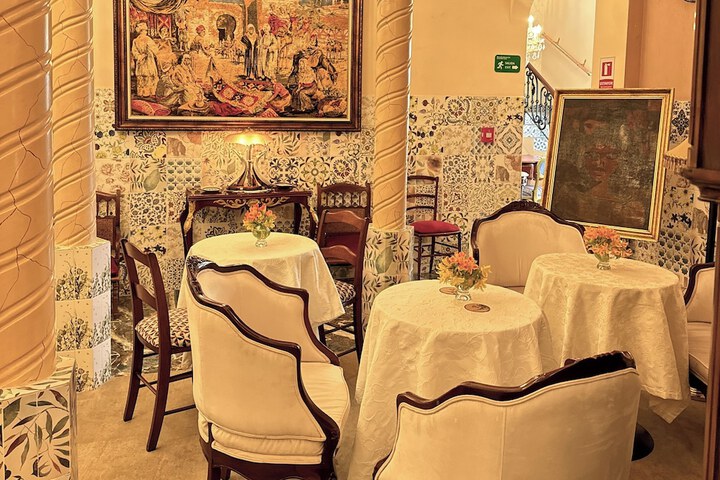 Dining 35 of 49