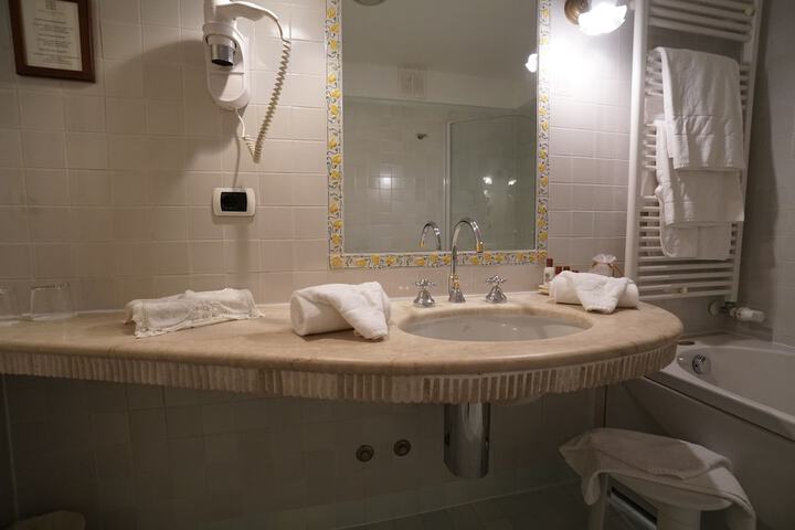 Room amenity