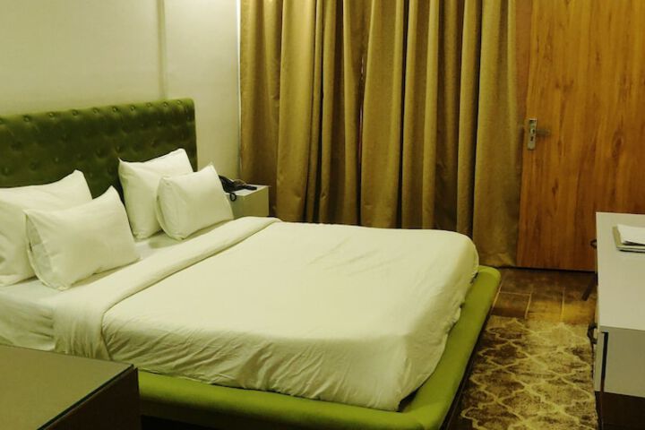 Room 34 of 69