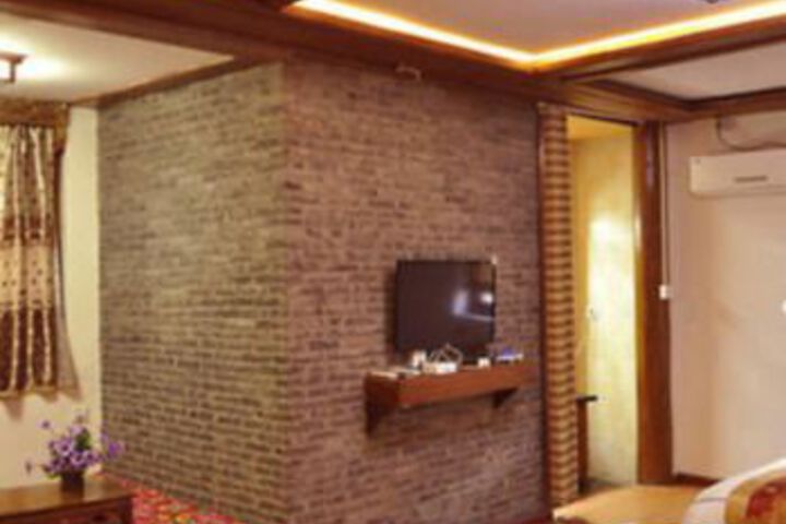 Room 13 of 21
