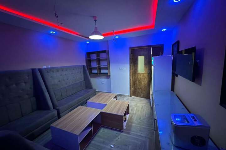 Lounge 28 of 31