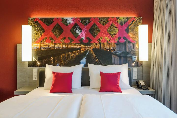 Room 16 of 34