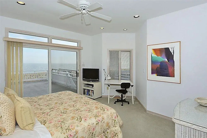 Room 6 of 17