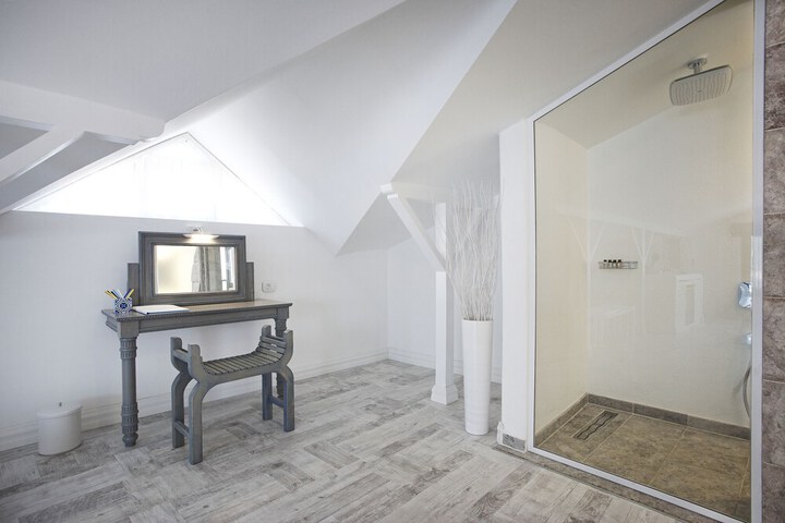 Room 29 of 56