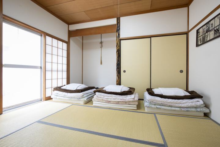 Room 11 of 49