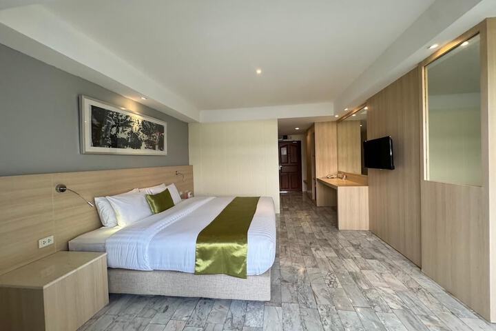Room 5 of 35