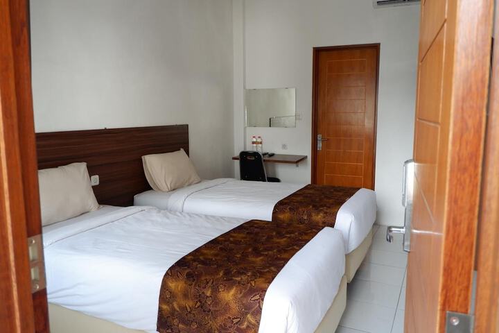 Room 8 of 30