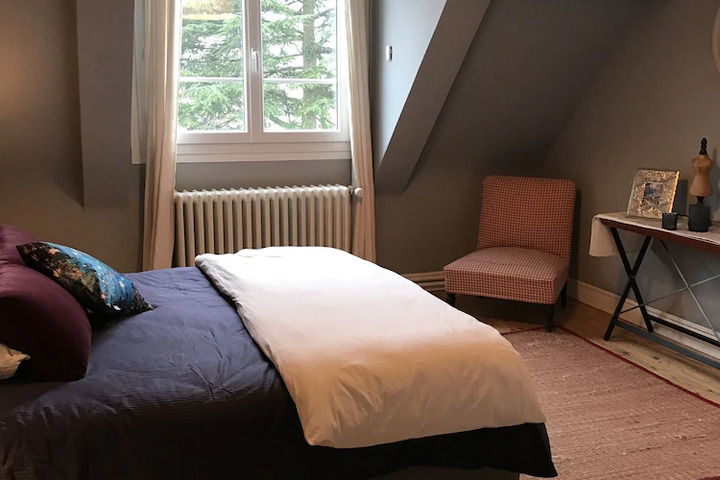 Room 5 of 9