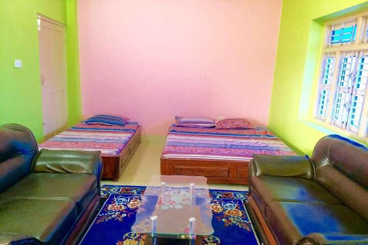 Room 4 of 10