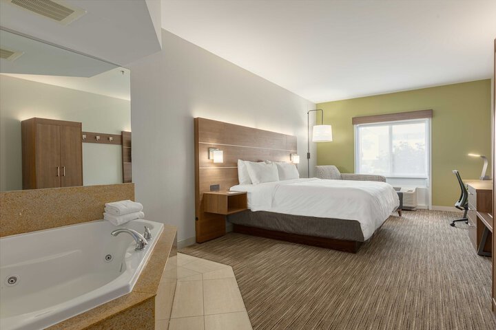 Room 6 of 34