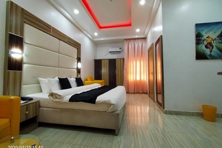Room 13 of 79
