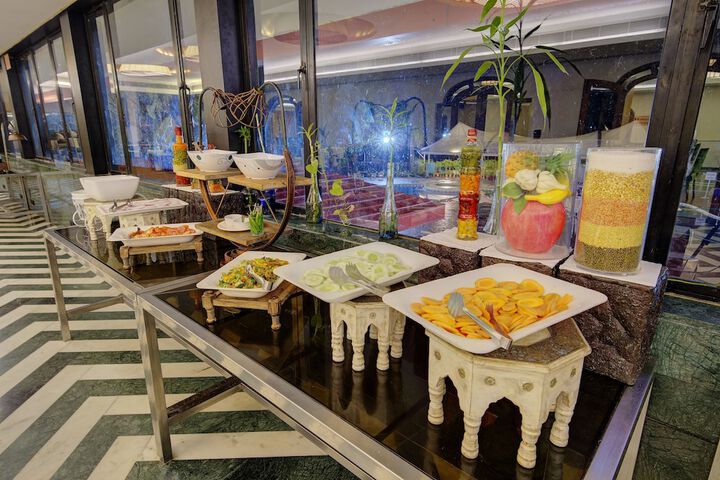 Dining 36 of 82
