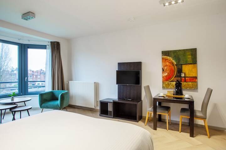 Room 33 of 62
