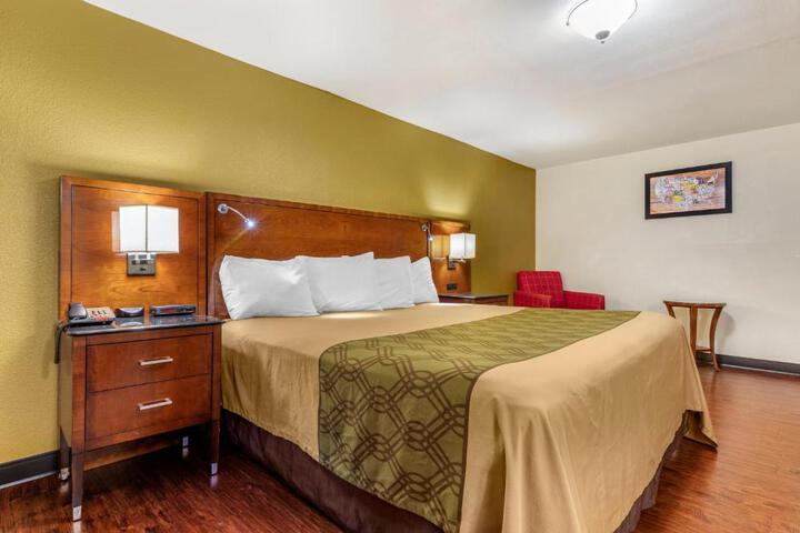 1 King Bed (5 of 14)