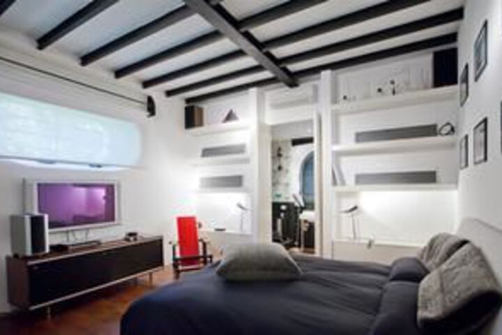 Room 6 of 18