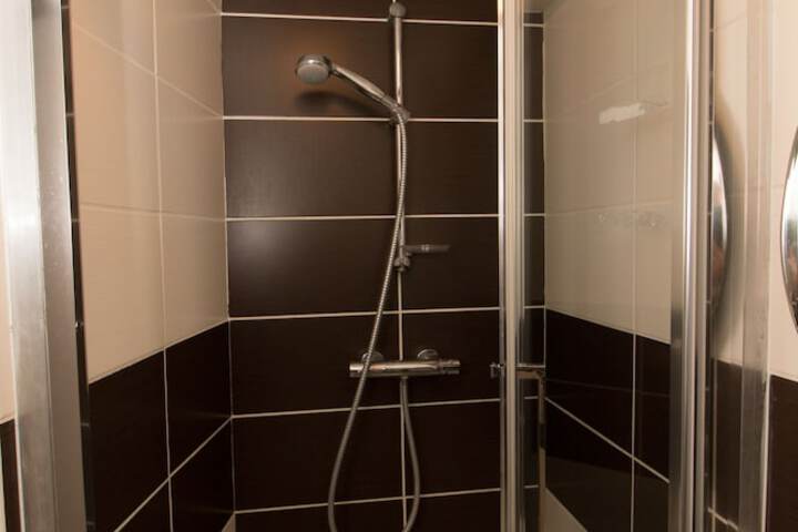 Room 32 of 45
