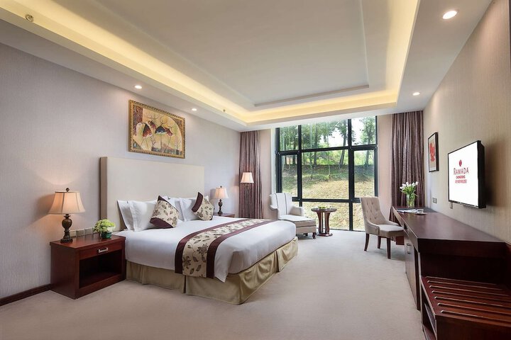 Room 6 of 17