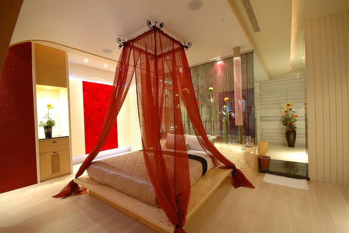 Room 10 of 49