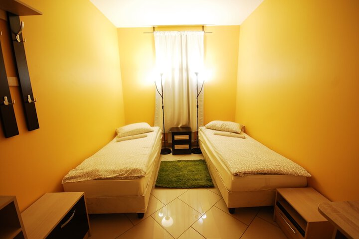 Room 28 of 100