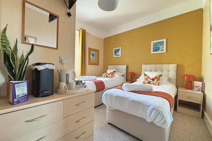 Room 3 of 94