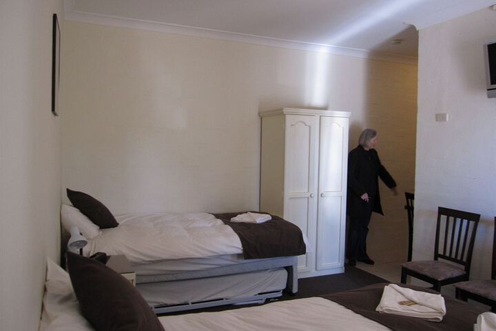 Room 7 of 13