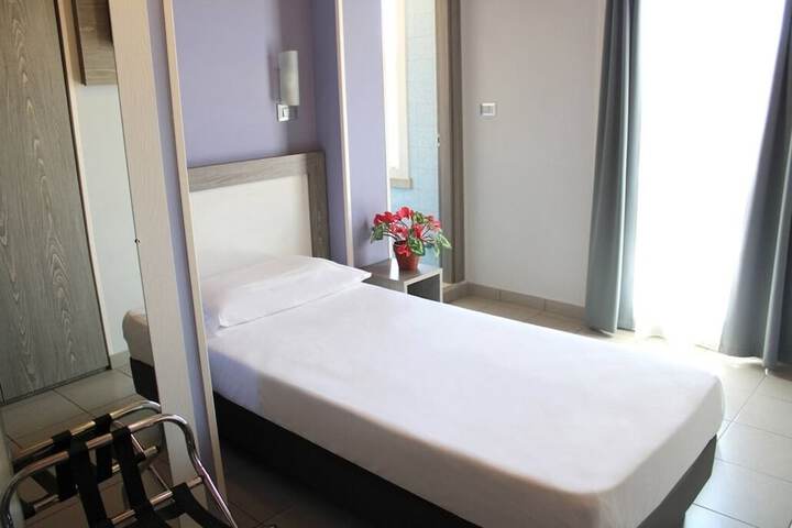 Room 10 of 41