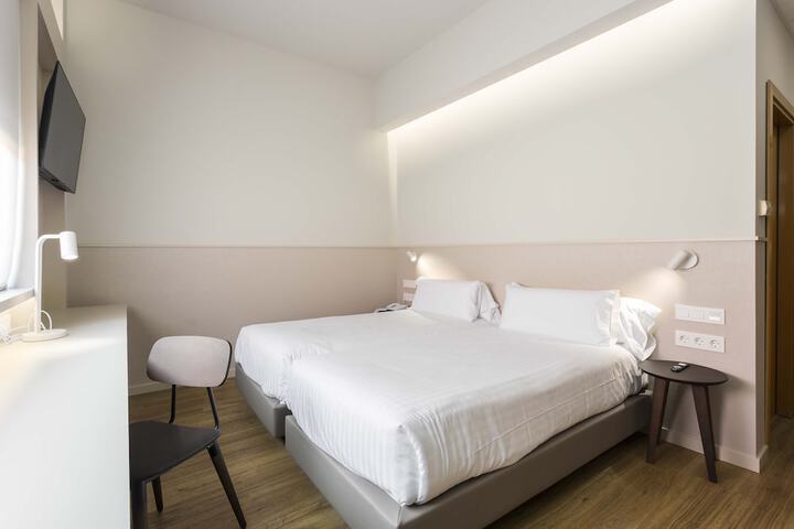 Room 5 of 43