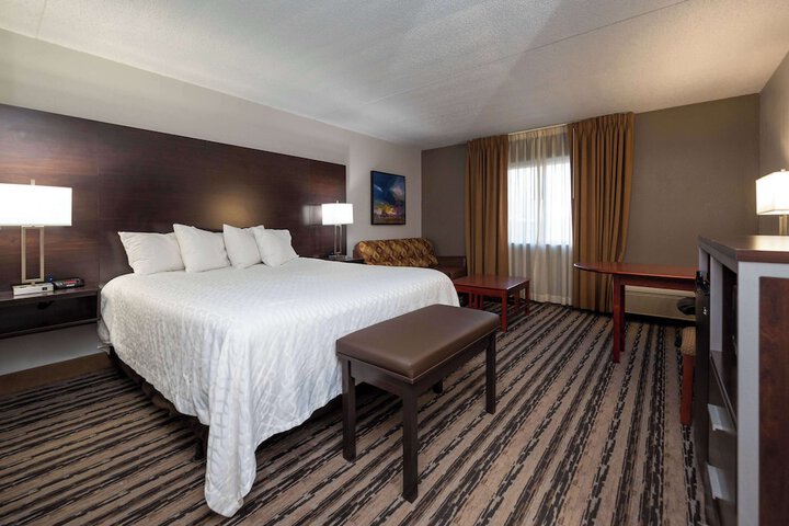 1 King Bed (6 of 11)