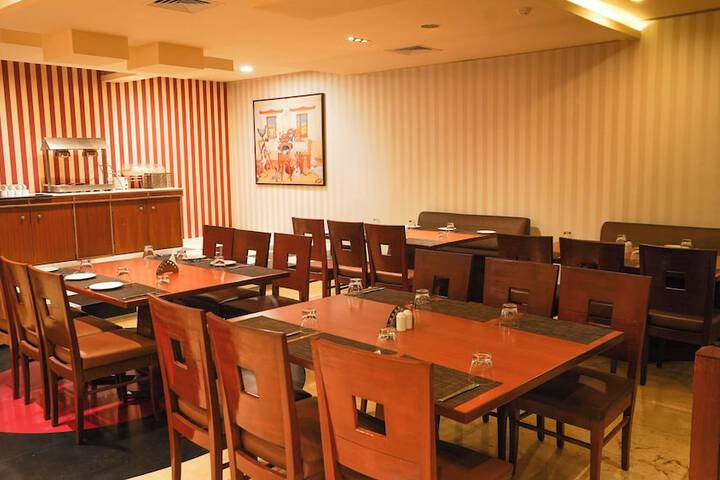 Dining 36 of 52