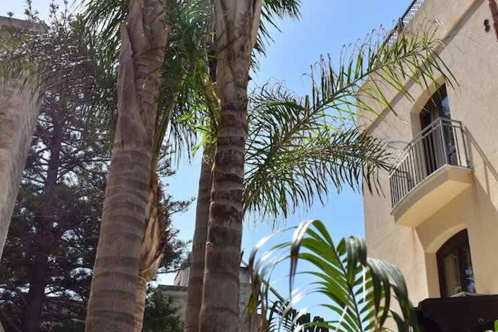 Hotel Exterior 40 of 49