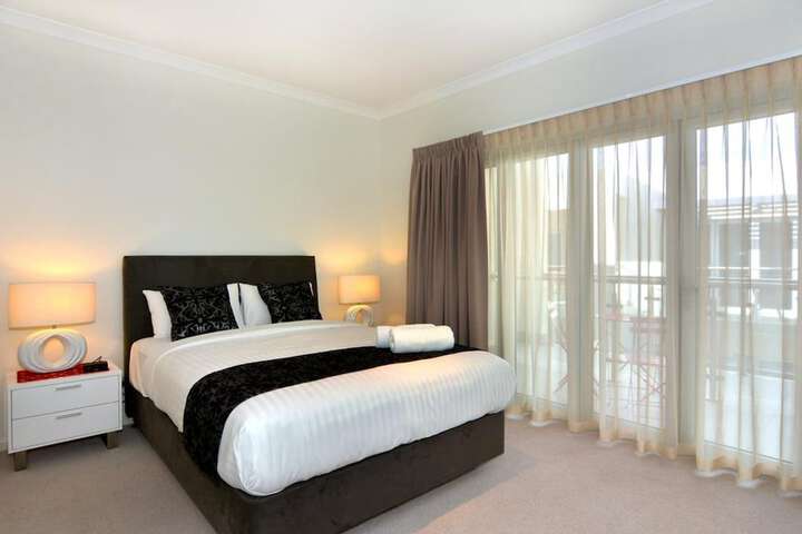 Room 9 of 38