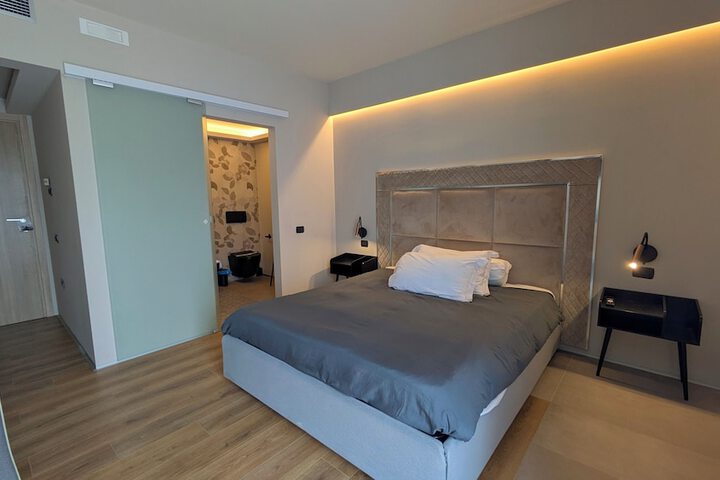 Room 30 of 64