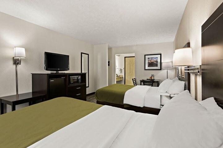 2 Double Beds (7 of 8)