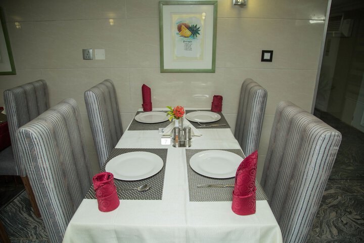 Dining 38 of 51