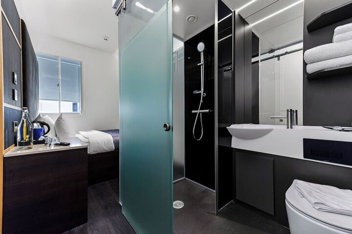 Room 6 of 50
