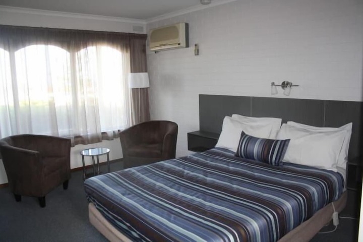 Room 2 of 4