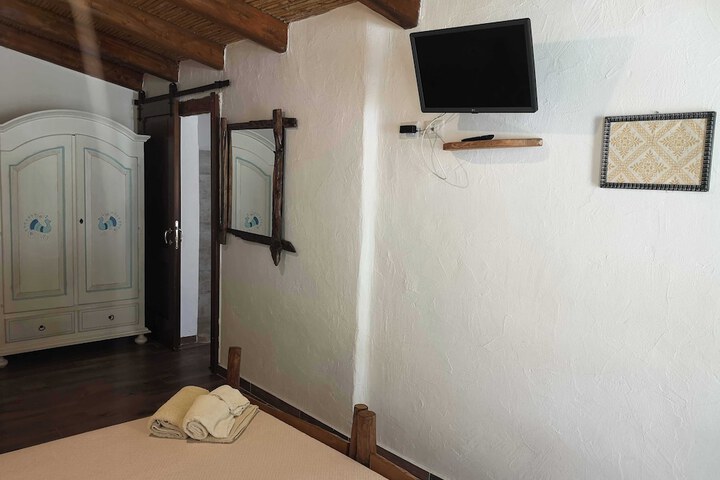 Room 11 of 28